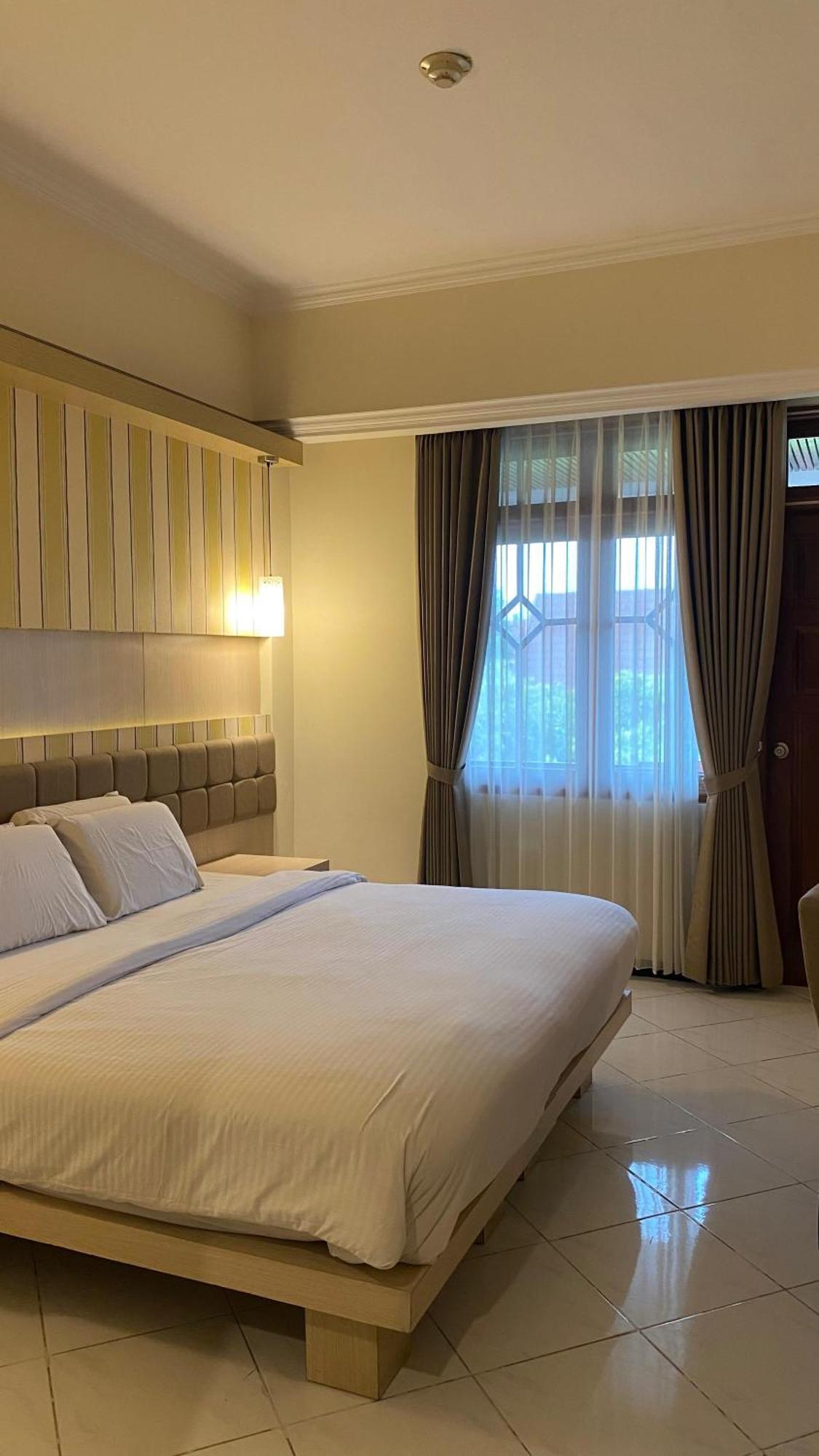 Royal Hotel And Villa Batu Batu  Eksteriør bilde